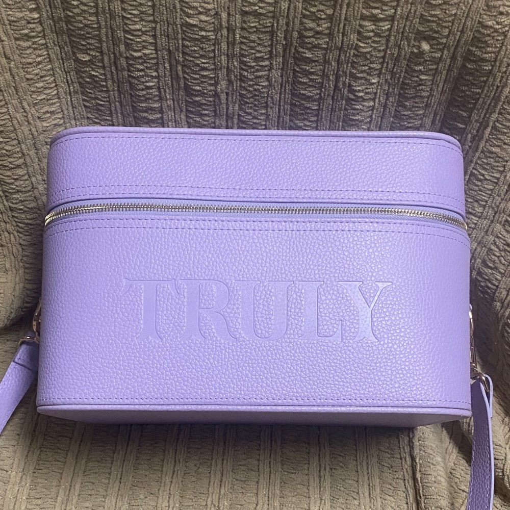 Truly Los Angeles makeup/assessory trunk